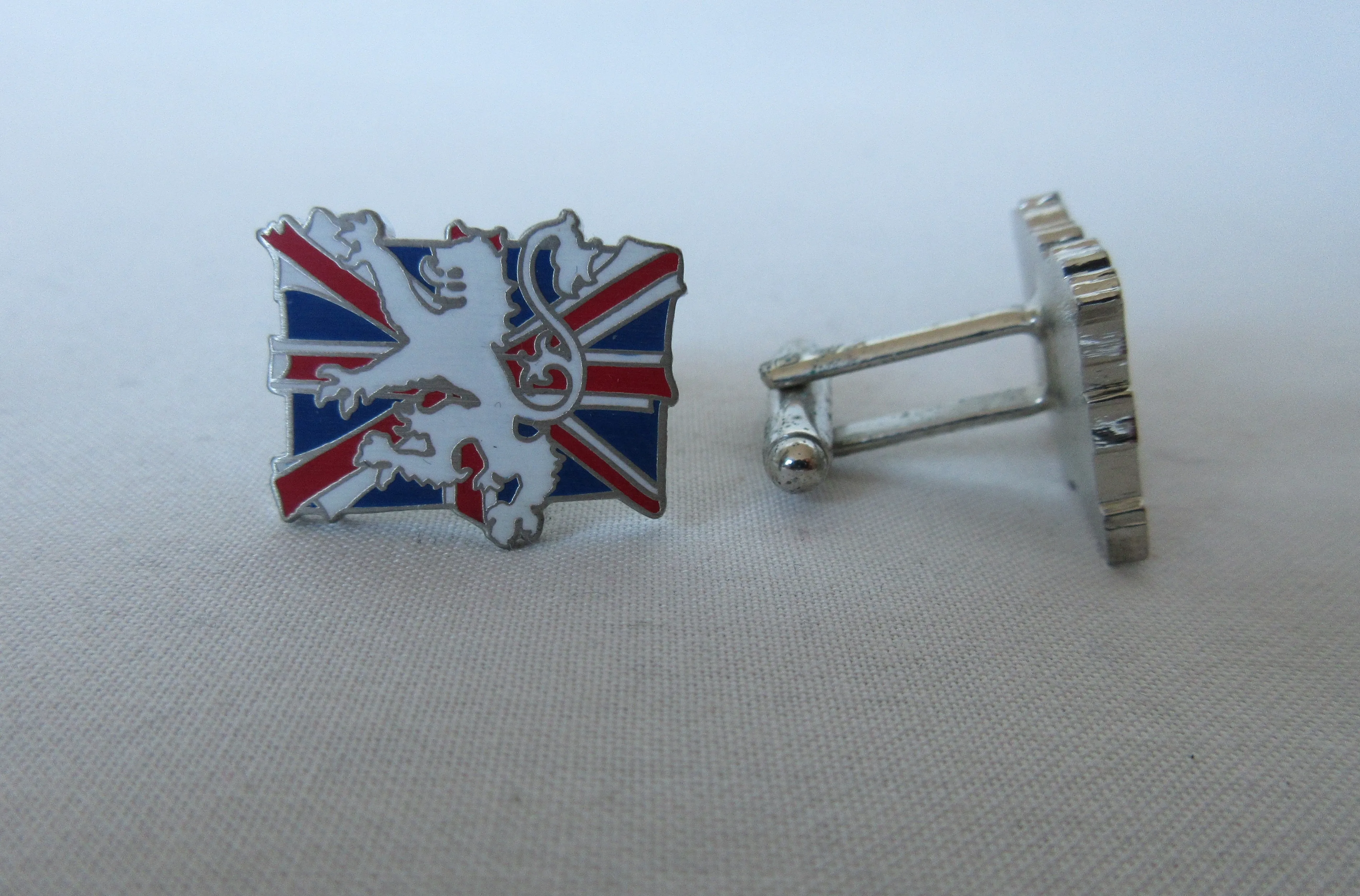 20A26 -Mag Mouch Union Jack White Lion Cufflinks