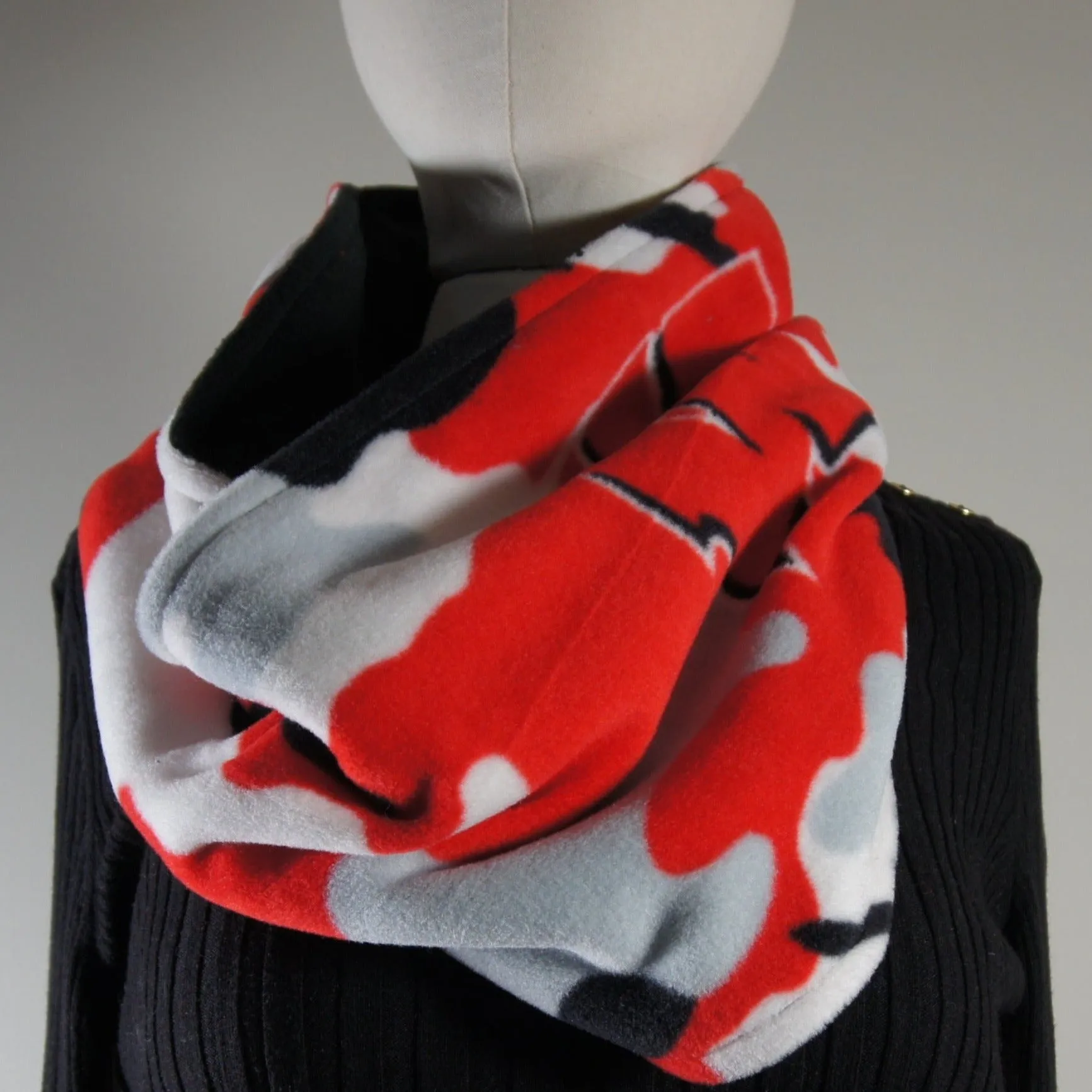 Accessories - Scarves - Cowl - NCAA - University of Wisconsin-Madison-UW - Badgers