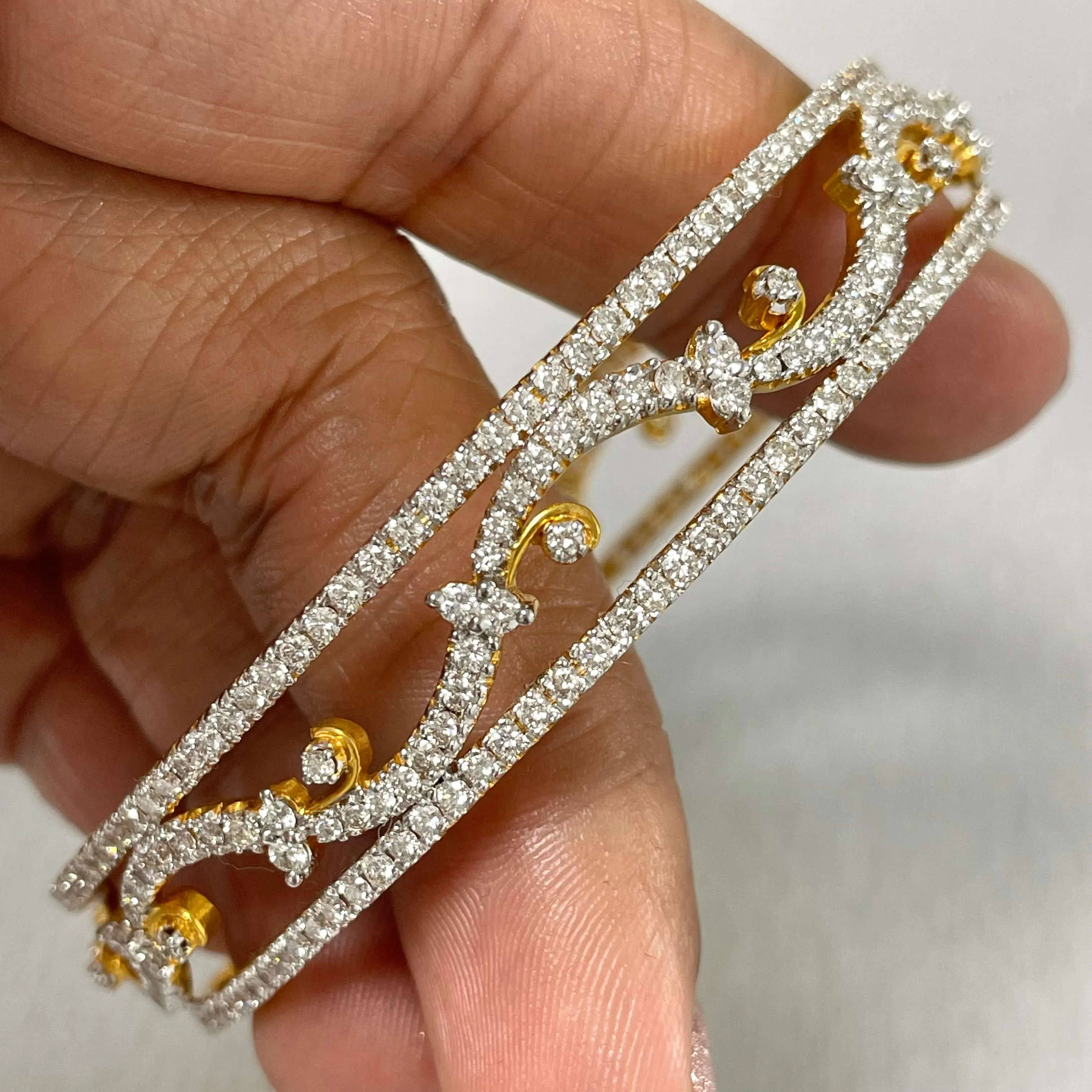 Beauvince Bloom Diamond Bangles Set (14.15 ct Diamonds) in 18K Gold