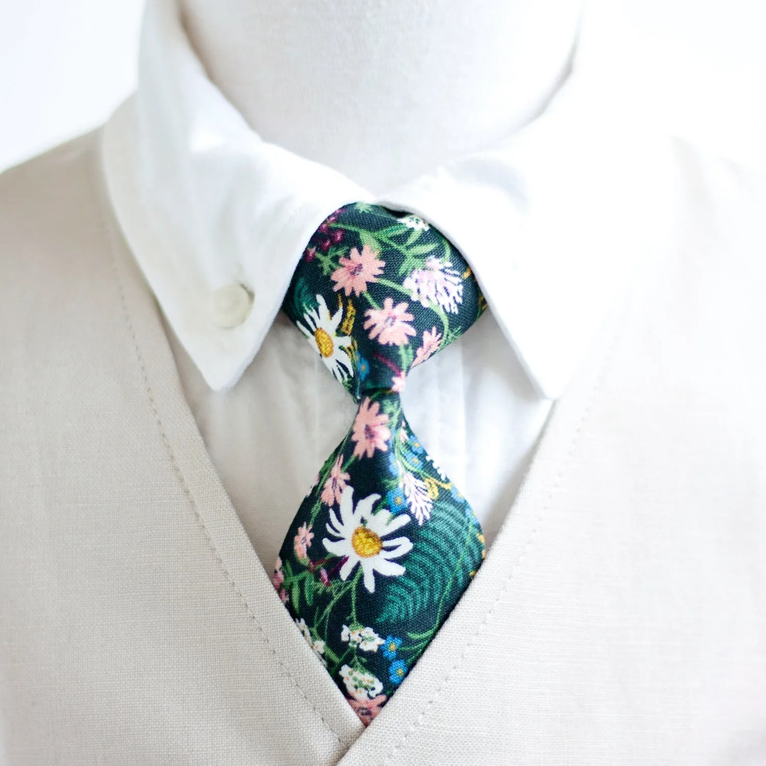 Boy's Pocket Square / Wildflowers In Hunter