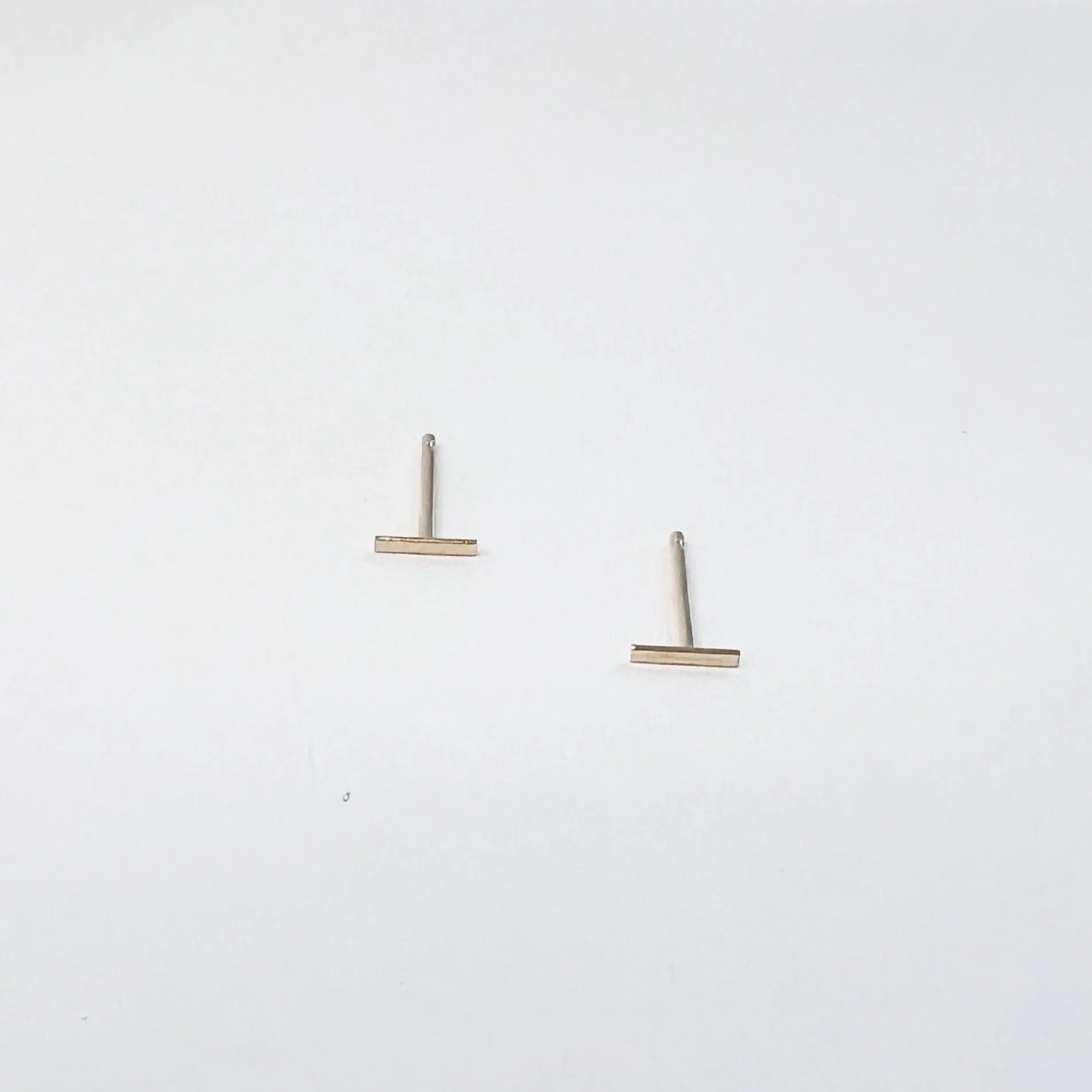 T-Pin Bar Stud Earrings in 14 Karat Yellow Gold